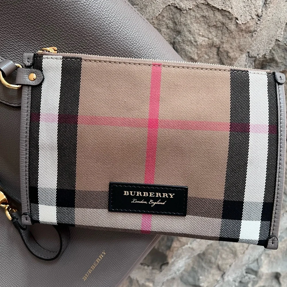 EUC Burberry Honeybrook Derby Tote Bag, wristlet & dustbag.